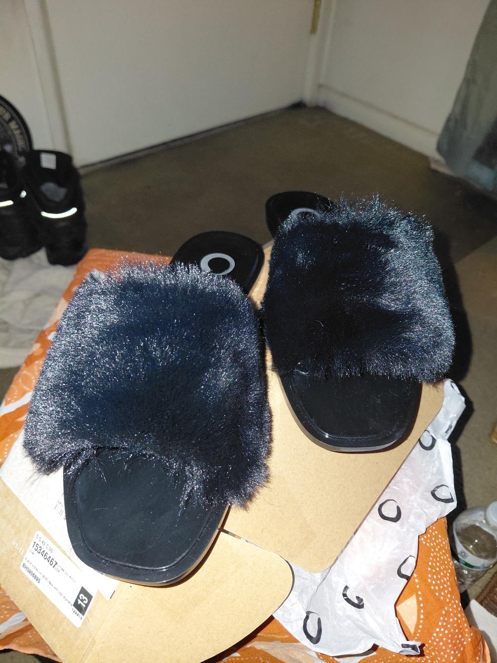 Black Faux Fur Slide Sandals - Women's Casual Comfort